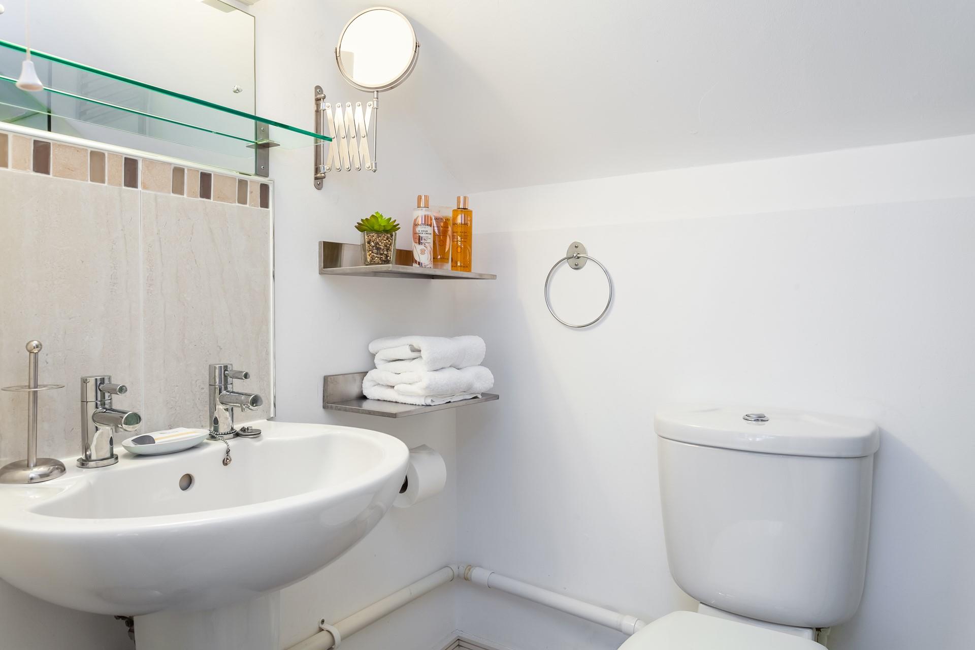 Get ready for the day in the en suite and head to explore St Ives.