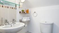 Get ready for the day in the en suite and head to explore St Ives.