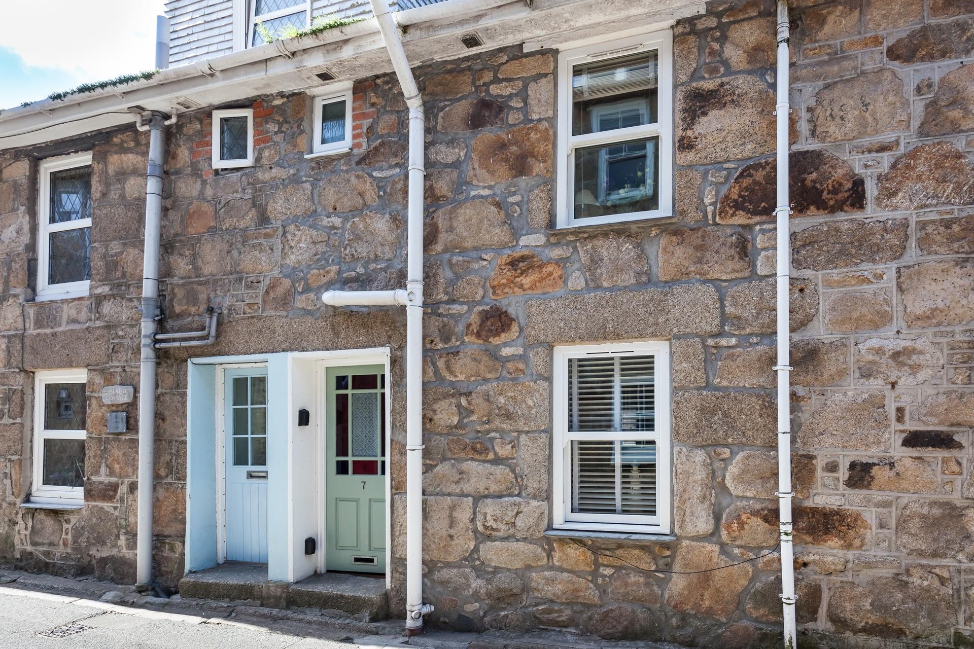 The cottage is bursting with character and is ideally positioned to explore St Ives.