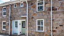 The cottage is bursting with character and is ideally positioned to explore St Ives.