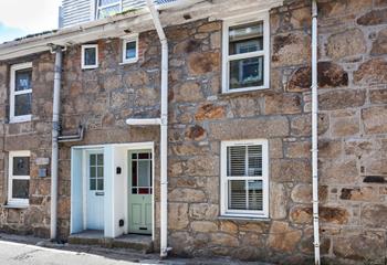 The cottage is bursting with character and is ideally positioned to explore St Ives.