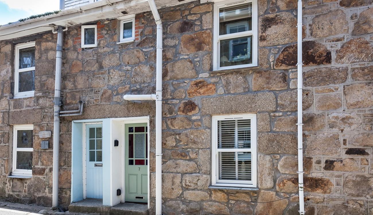 The cottage is bursting with character and is ideally positioned to explore St Ives.