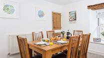 Pop on the radio for some background music and enjoy a hearty breakfast before heading out to explore St Ives.