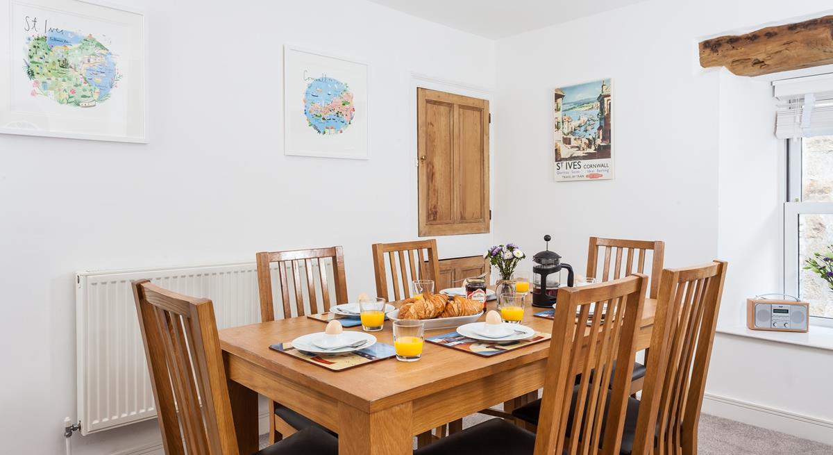 Pop on the radio for some background music and enjoy a hearty breakfast before heading out to explore St Ives.
