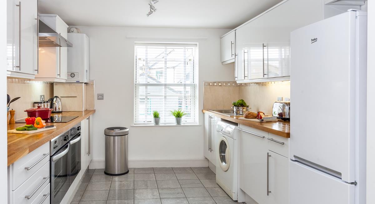 Head to a nearby deli and cook up a storm in the kitchen using fresh local produce.