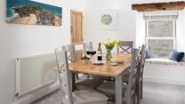 Enjoy a lively family dinner together around the dining table. 