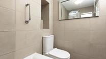 The main bathroom is the perfect place to get ready before heading out for an evening meal. 