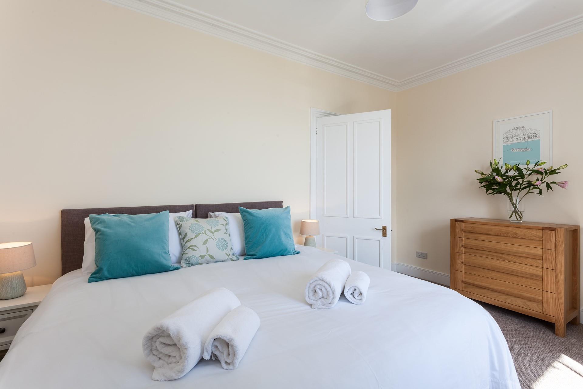 Super king size bed in bedroom 3 can also be made up as twins. 