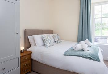 Bedroom 6 has zip and link beds, so you choose from a king size or twin beds.