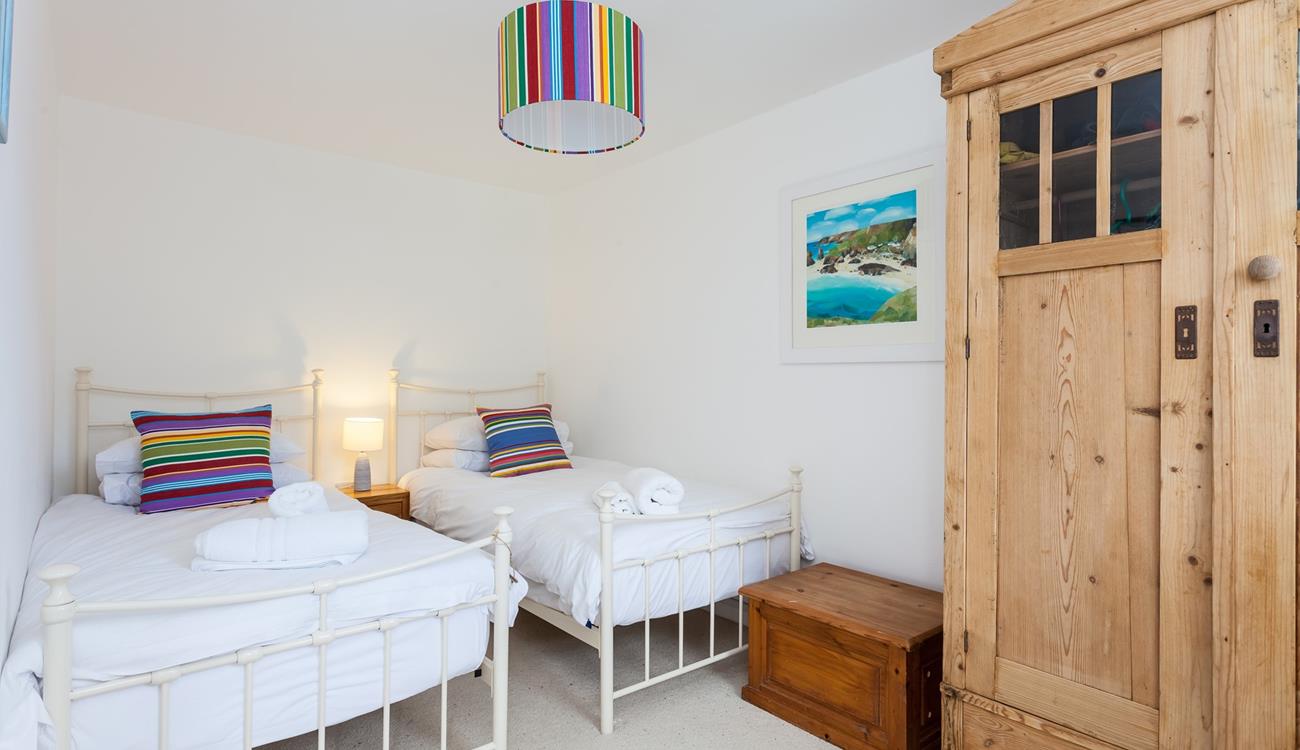 We love the bright and airy twin room in this gorgeous seaside cottage. 