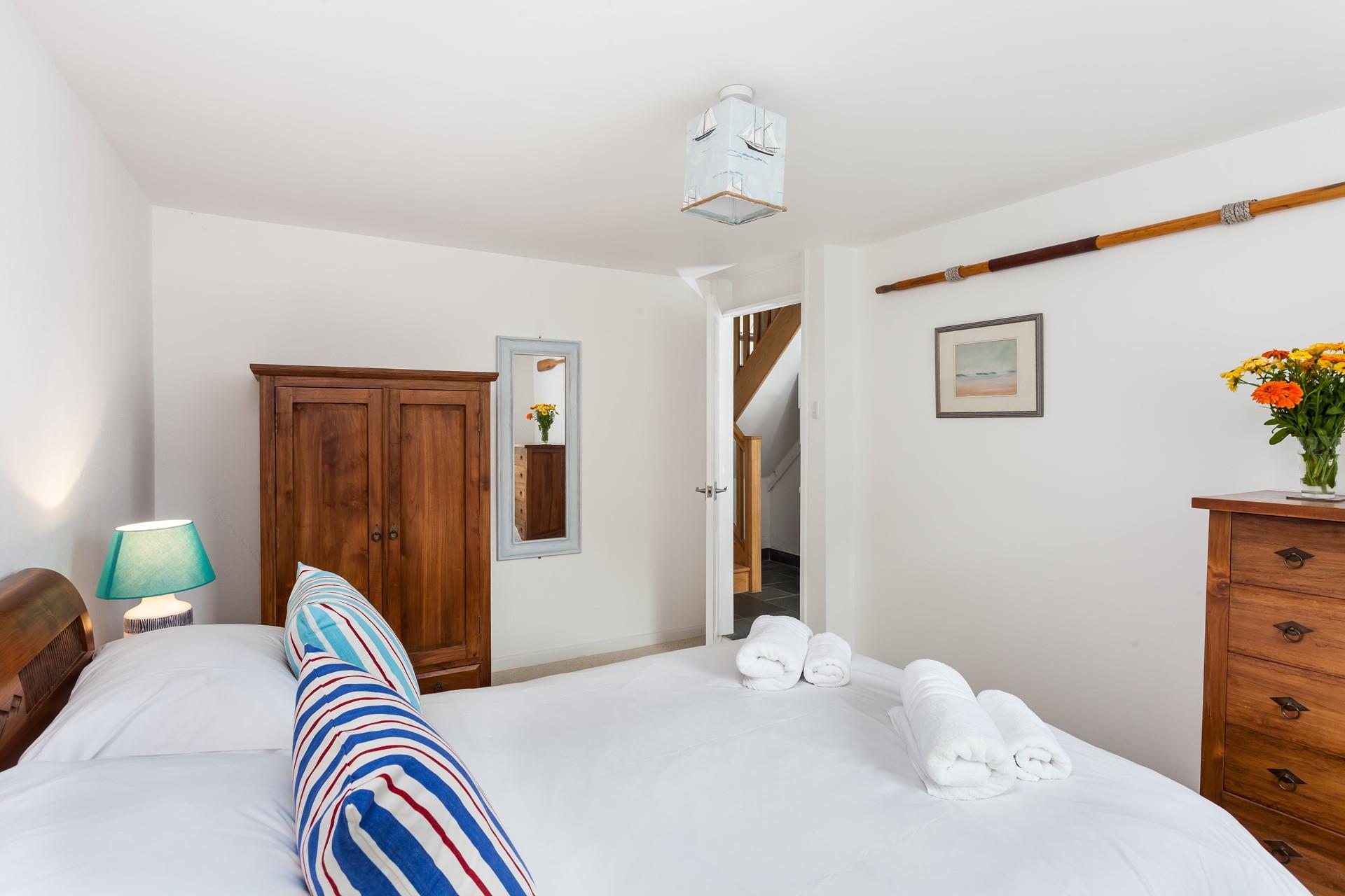 Treat yourselves to breakfast in bed, enjoying the tranquillity of Lamorna Cove. 