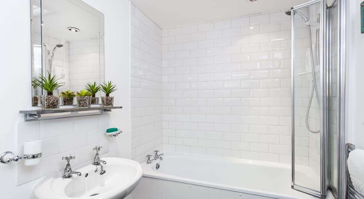 Warm up your towel on the heated rail whilst you luxuriate in the bath. 