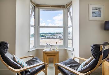 Relax with a glass of your favourite tipple, while overlooking the blue waters of St Ives harbour.