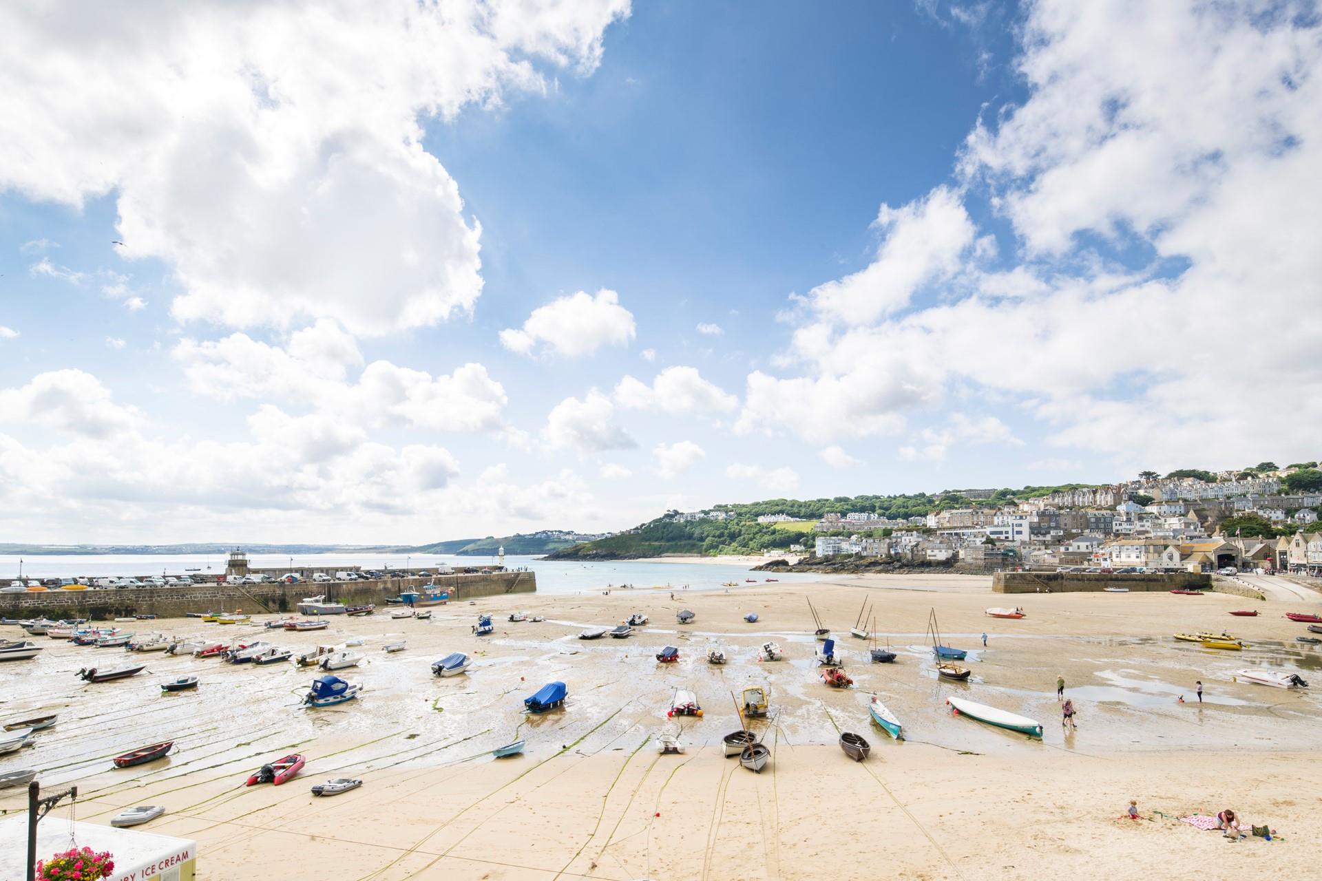 Watch the sunset over the picturesque harbour with a glass of your favourite beverage.