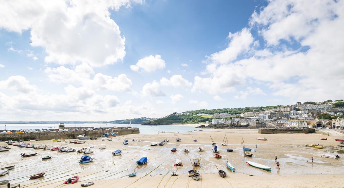 Watch the sunset over the picturesque harbour with a glass of your favourite beverage.