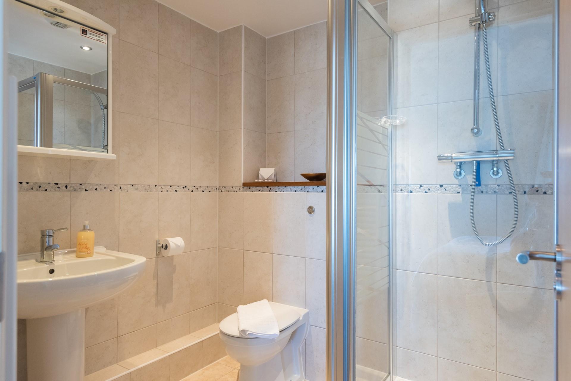Kick-start your day in the refreshing shower in the en suite. 