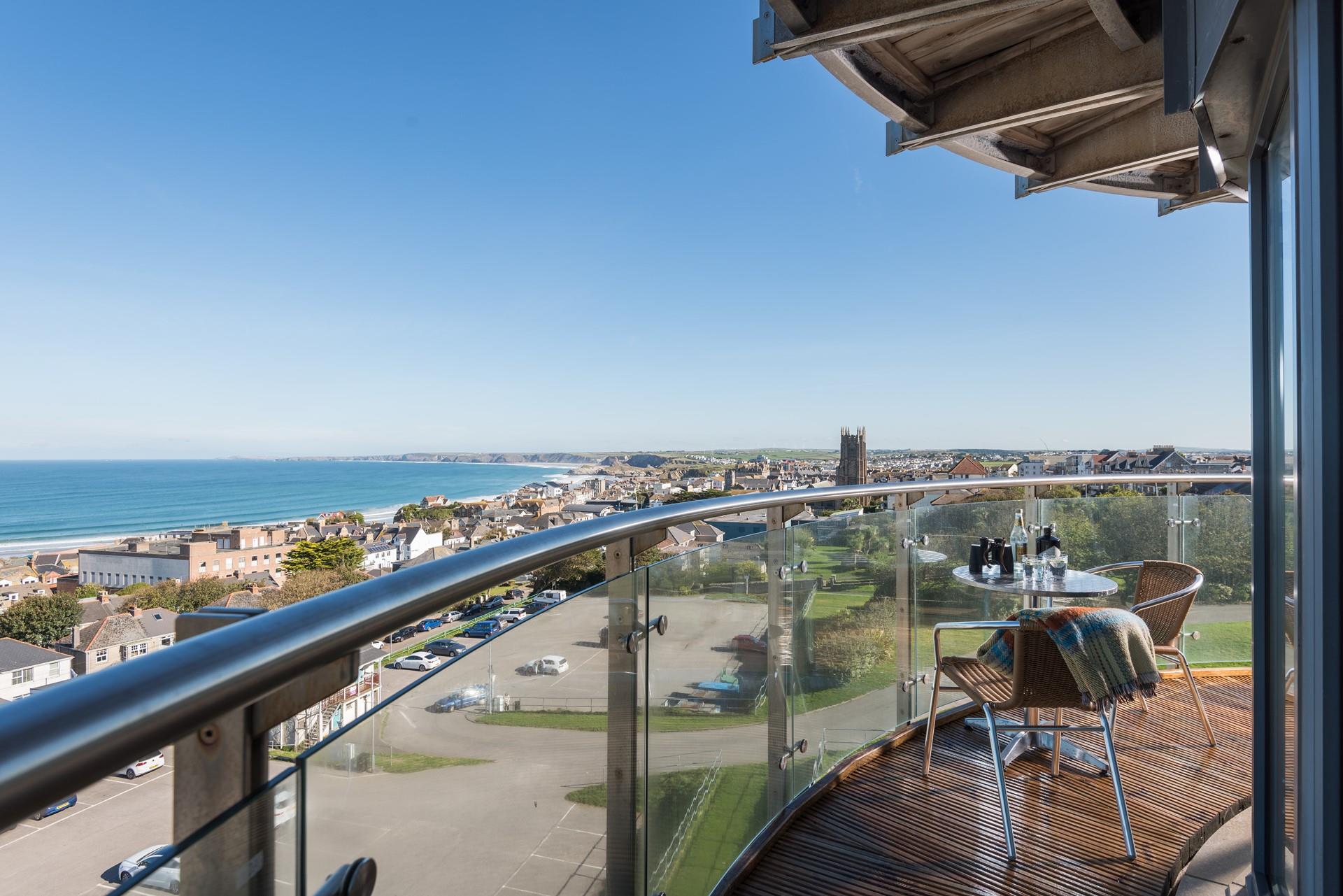 Watch the sunrise over a coffee or the sunset over a glass of something bubbly. 