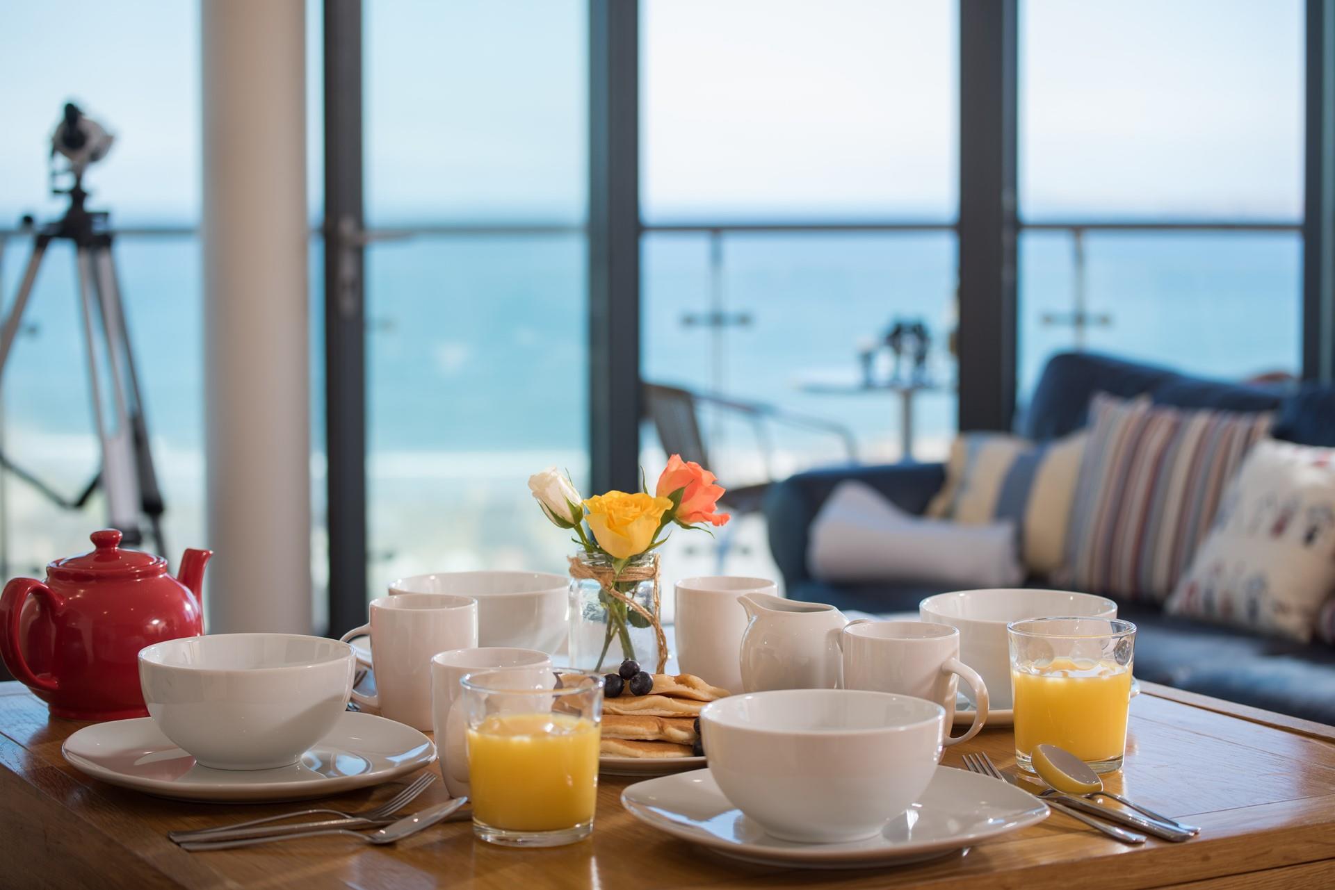 Let yourself be tempted by breakfast with a sea view!