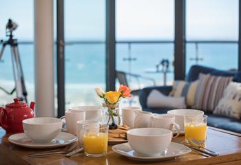 Let yourself be tempted by breakfast with a sea view!