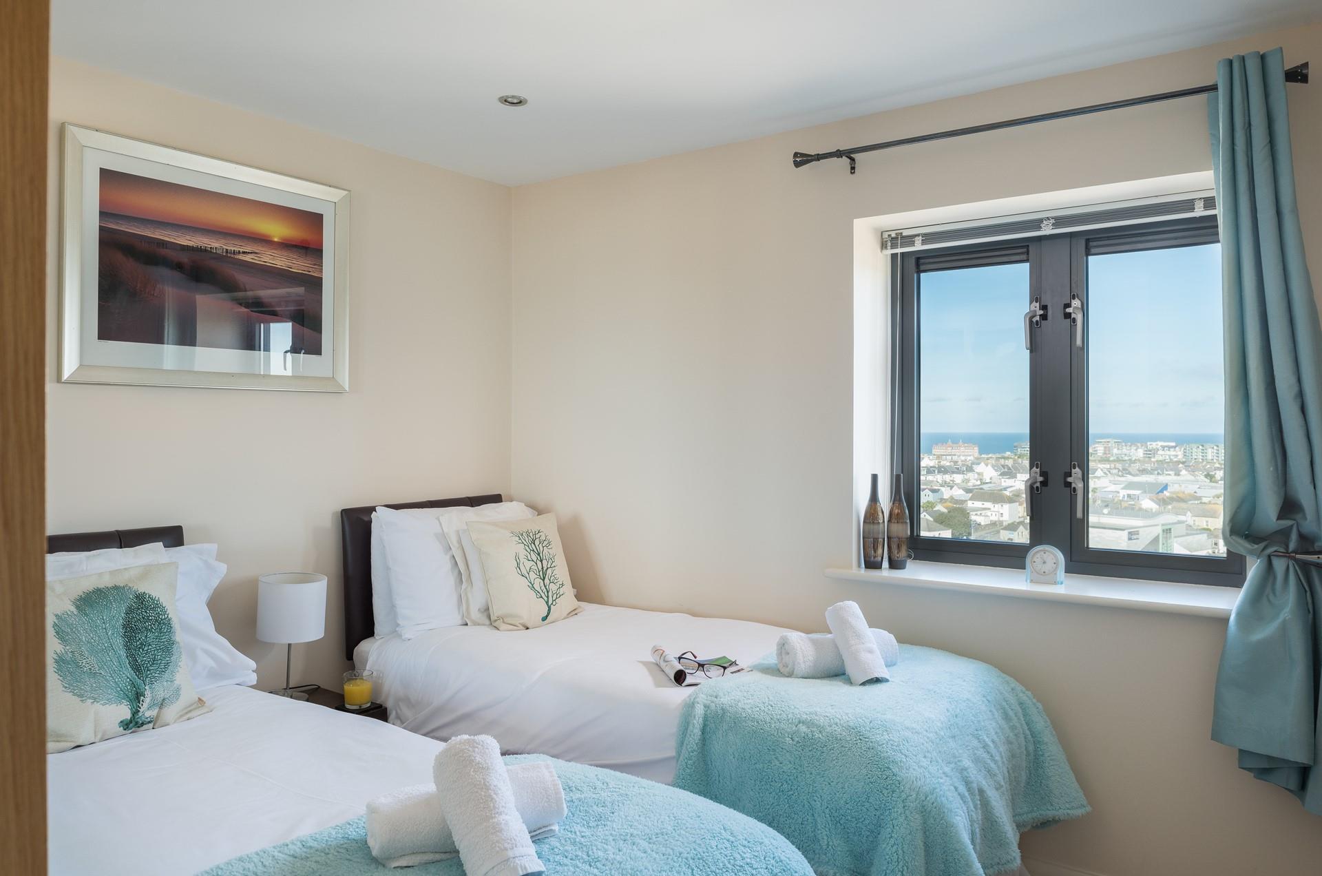 Guests have the choice of twin beds or a king size thanks to these handy zip and link beds.