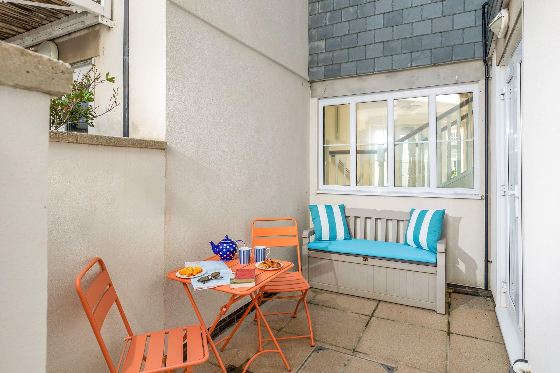 Pour yourself a tea and enjoy breakfast al fresco.