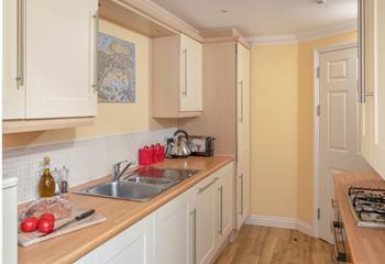 The well-equipped kitchen has everything you need to put together some tasty meals during your stay. 