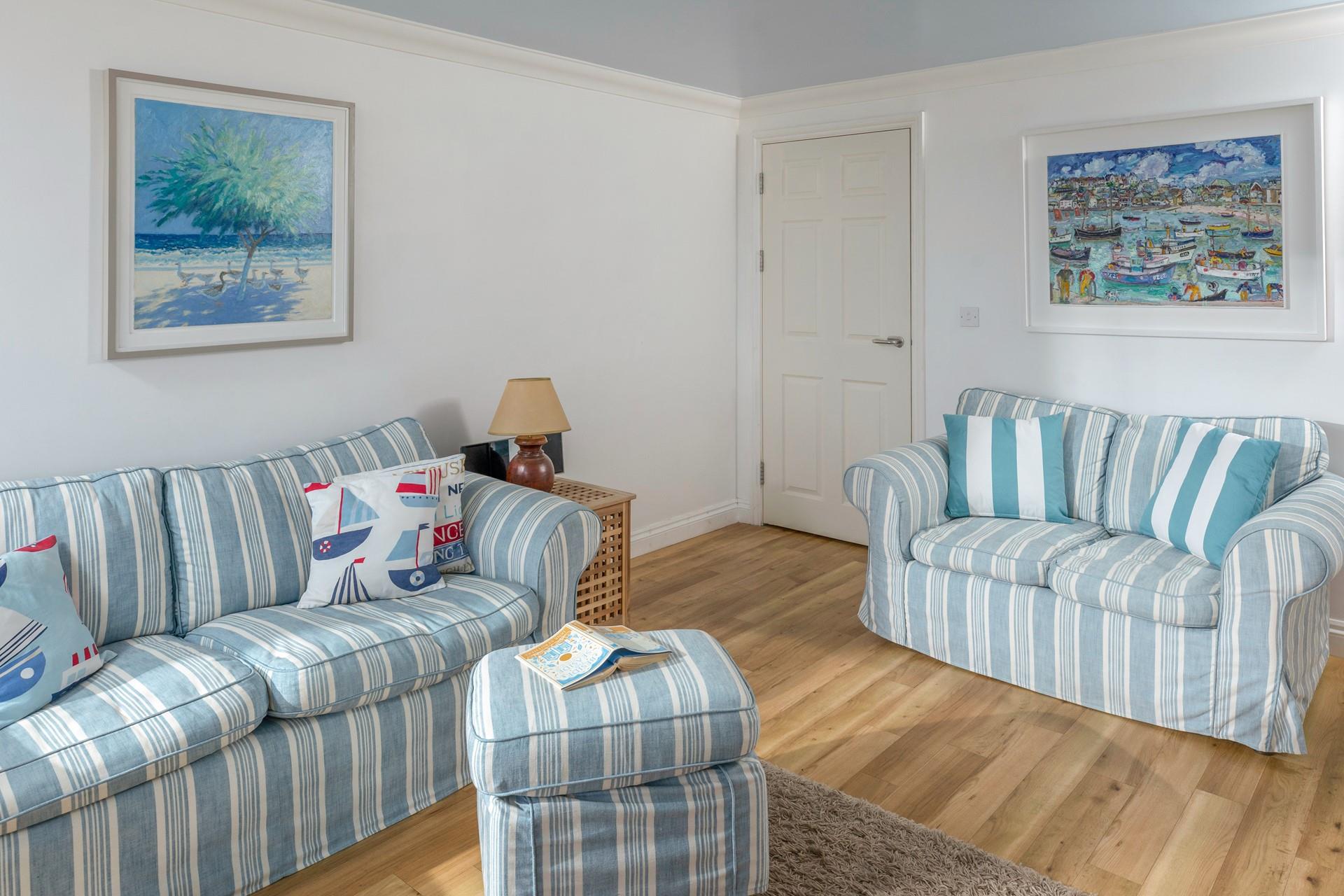 We love the coastal artwork!
