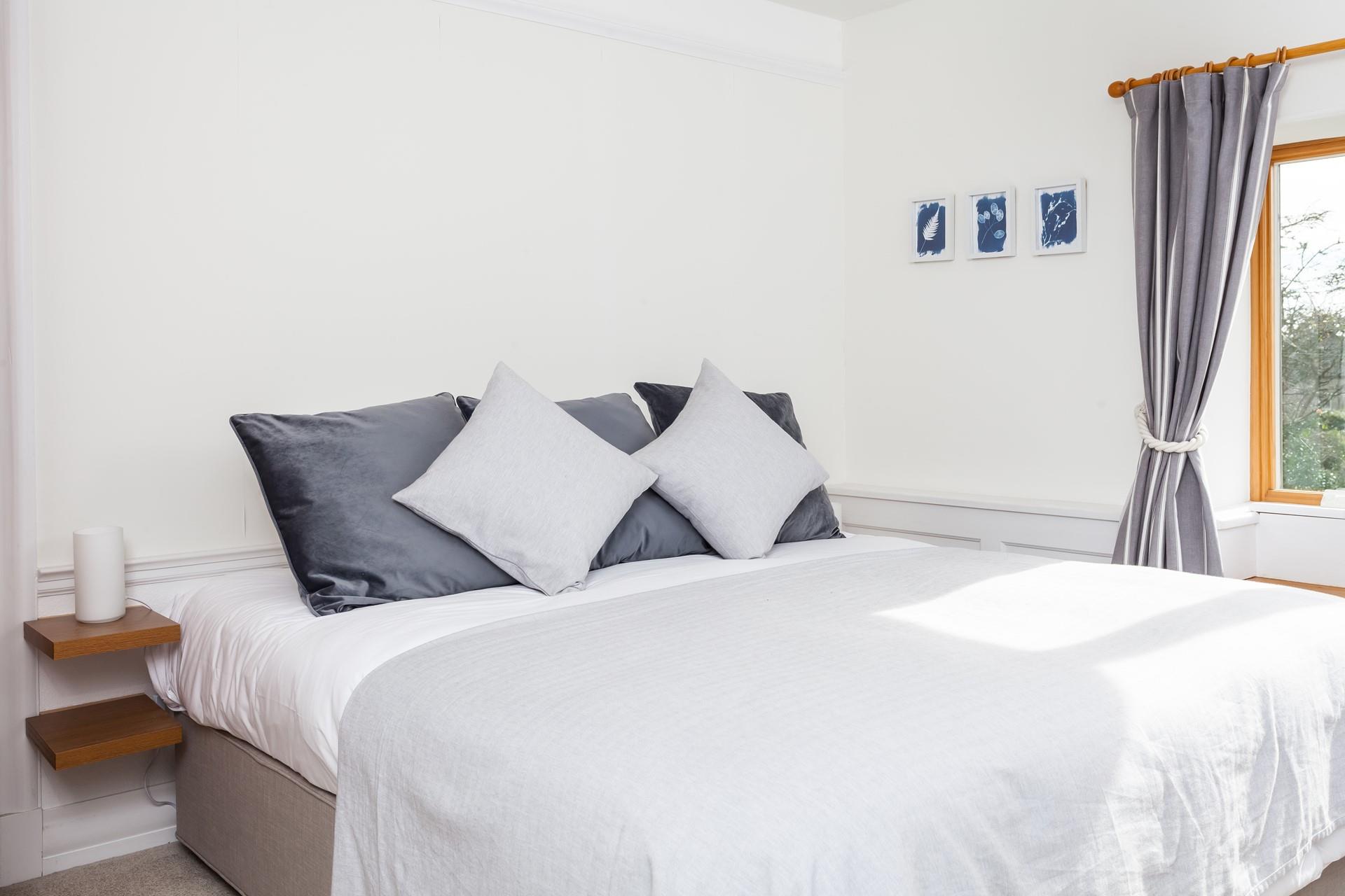 Drift off to sleep in the comfy king size bed.