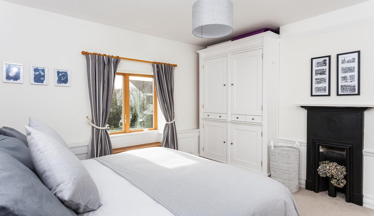 Bedroom 1 has a super king size zip and link bed, plus plenty of storage for your holiday outfits. 