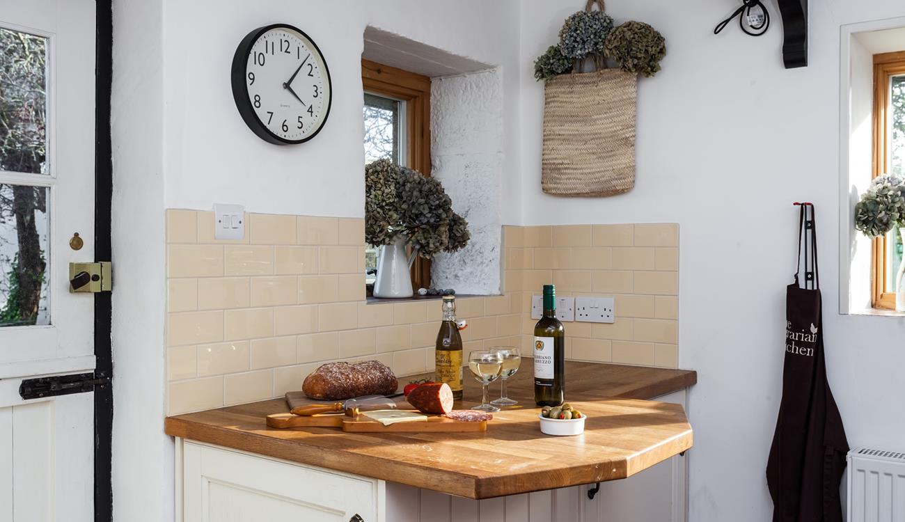 Throw open the stable door and watch the comings and goings of village life as you prepare a delicious meal. 