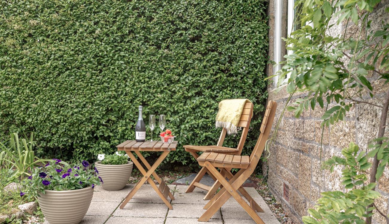 Watch the sun come down in the evening while sipping a chilled glass of bubbly.