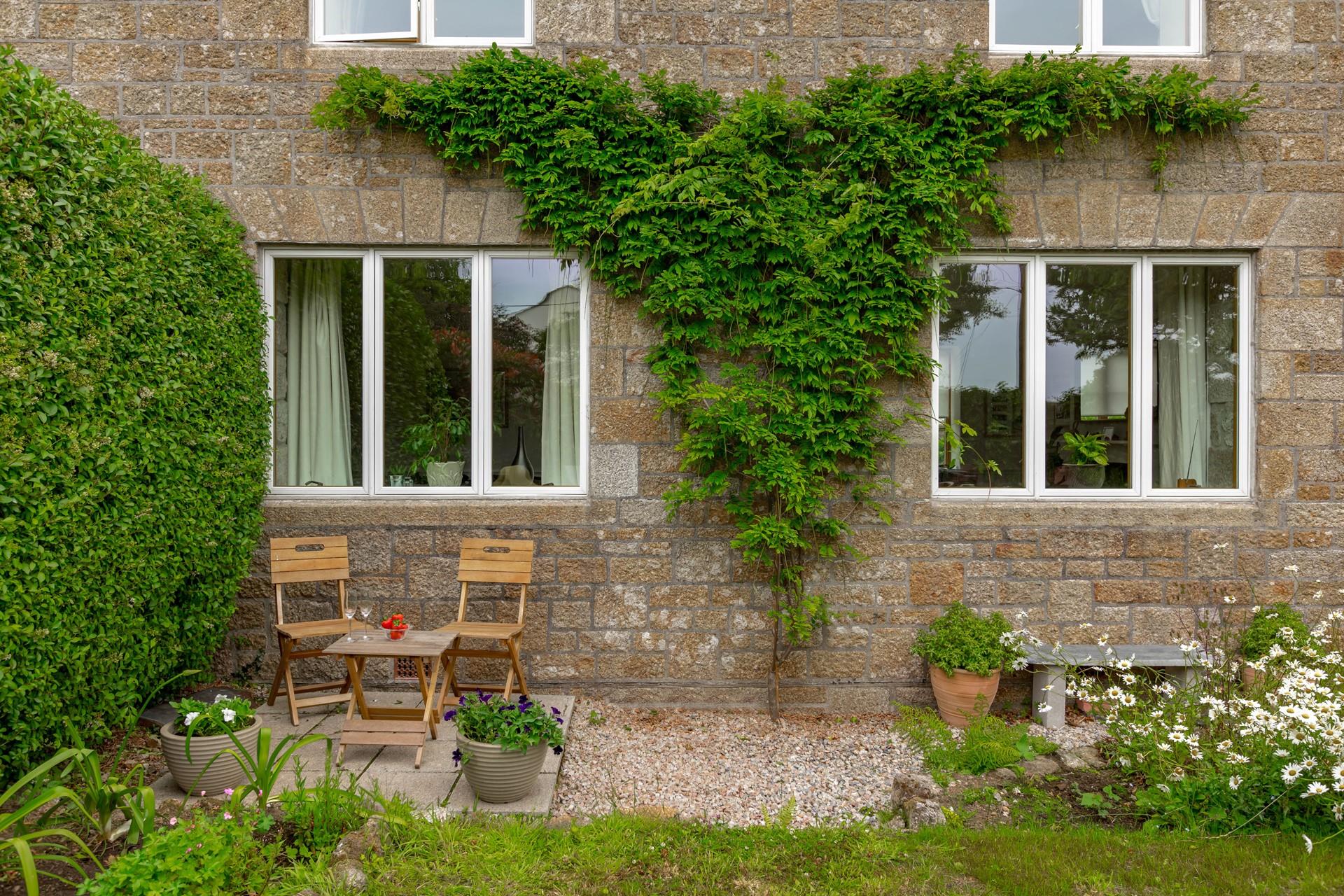 Enjoy long lazy lunches listening to the birds tweeting.