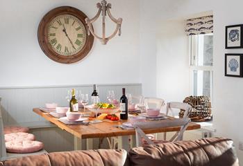 Gather round the large dining table, which has a built-in corner bench and four dining chairs, to enjoy a family meal or a board game.