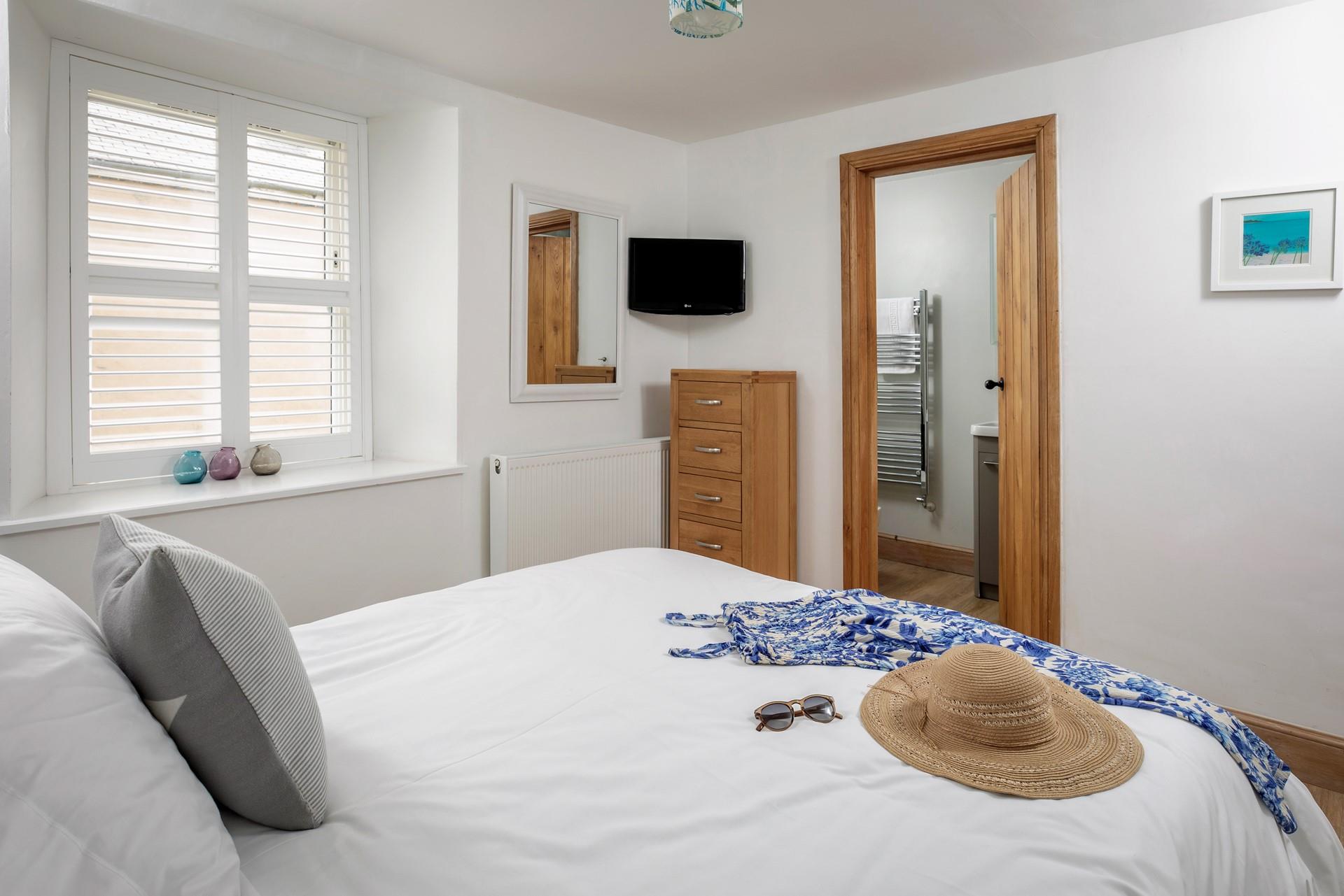 Wake up and wander into the en suite.