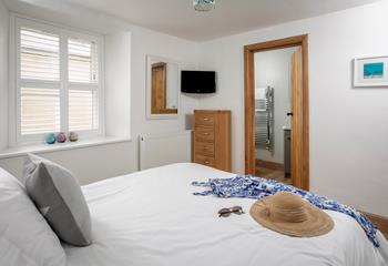 Wake up and wander into the en suite.