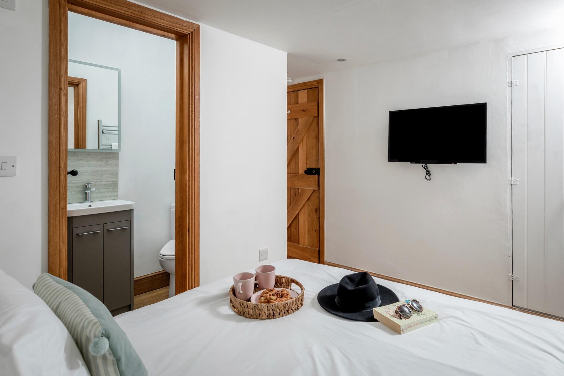 A cosy double room with its own walk-in shower in the en suite.