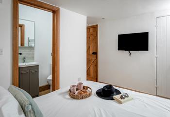 A cosy double room with its own walk-in shower in the en suite.