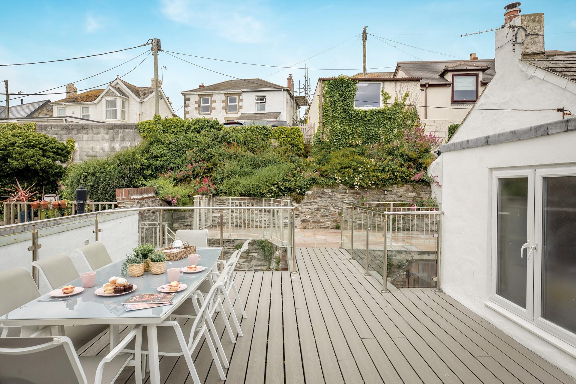 Throw open the French doors to the roof terrace, for a bright and airy extended living space.