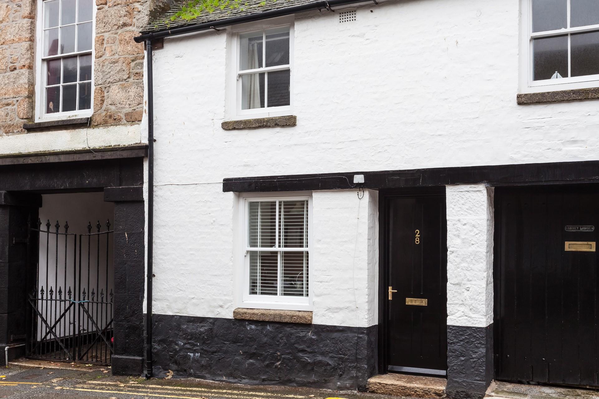 Idle Moments, a traditional Cornish Cottage just around the corner from the historic Chapel Street, Penzance.