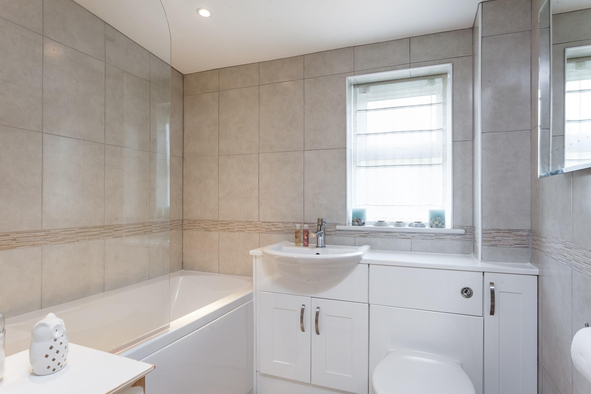 What could be better than sinking into a bubble bath after an afternoon exploring the Cornish coast?