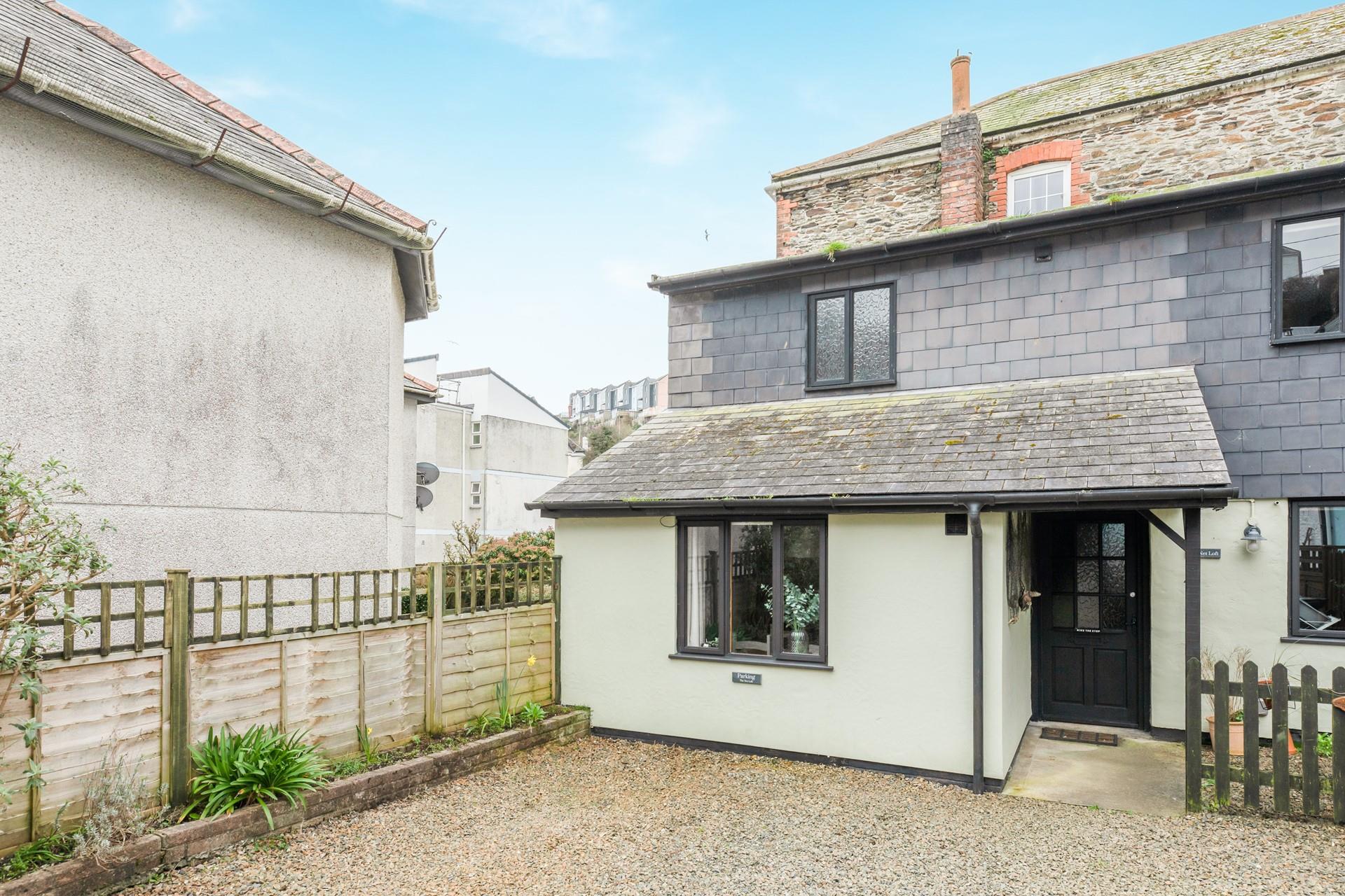 The private driveway means you can park up and explore!