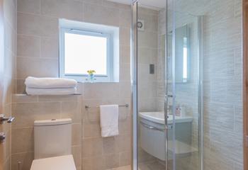 Kick-start your morning with a refreshing shower in the en suite. 