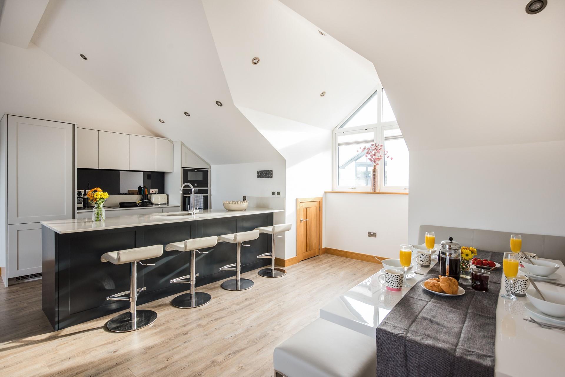 With plenty of room for everyone to relax, this bright and airy living space offers the perfect place to escape from it all. 