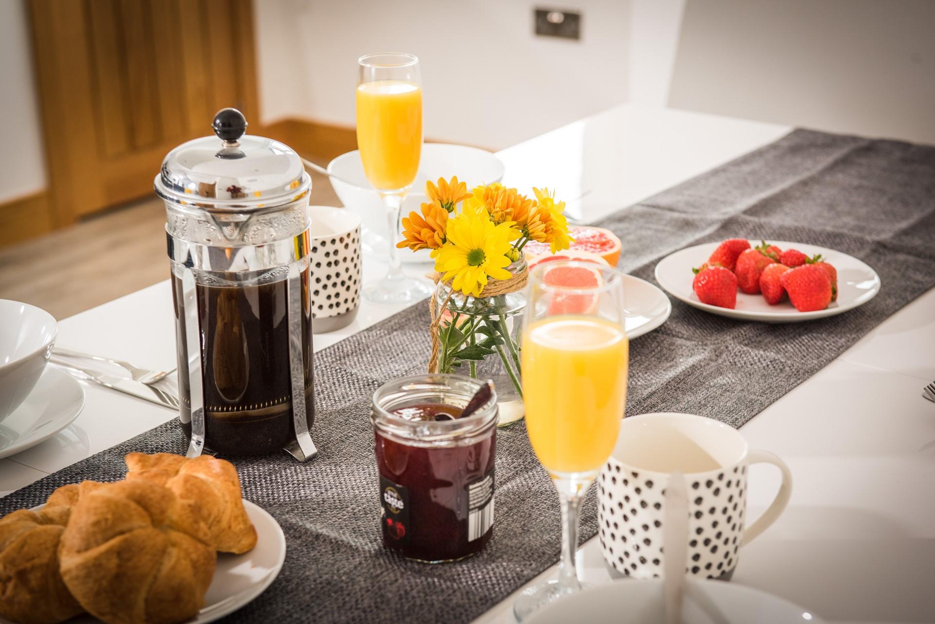 With seating for 8 at the dining table, there's plenty of space for everyone to enjoy a delicious breakfast together. 