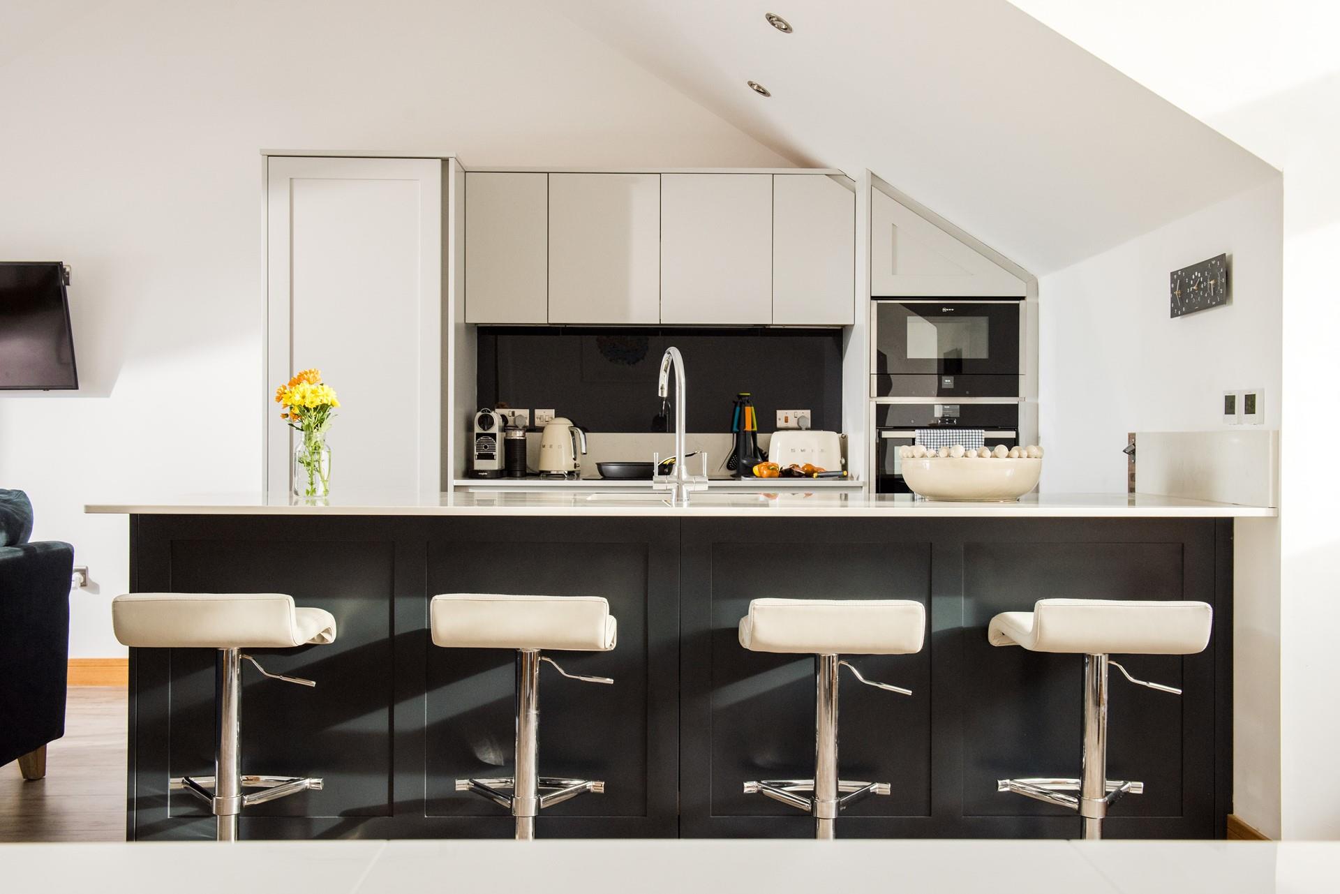 Grab a seat at the breakfast bar and tuck into some snacks whilst dinner is cooking. 