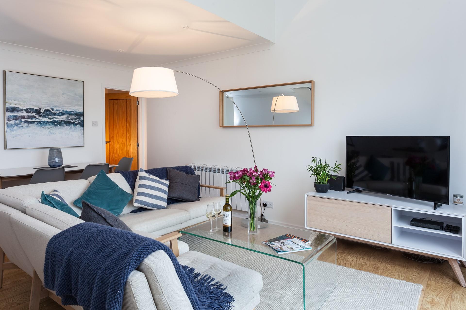 Relax on the comfortable corner sofa with a magazine or your favourite TV show on the smart TV.