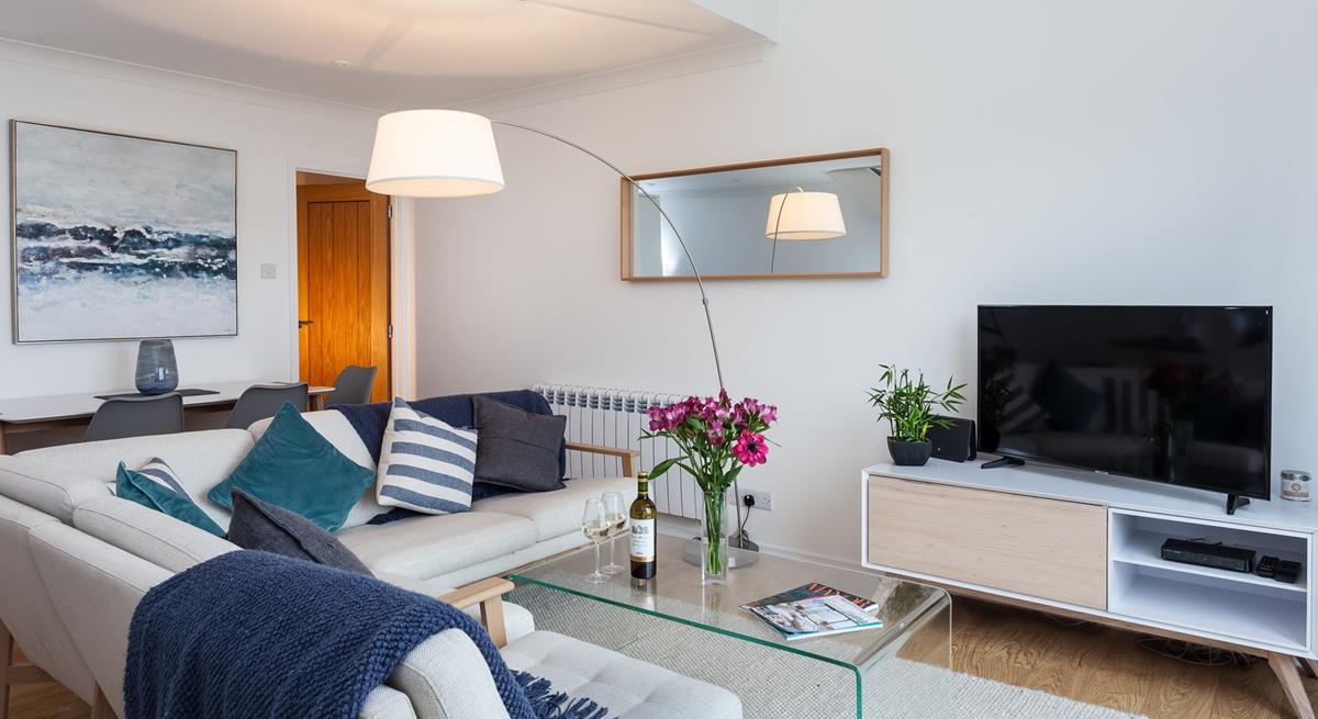 Relax on the comfortable corner sofa with a magazine or your favourite TV show on the smart TV.