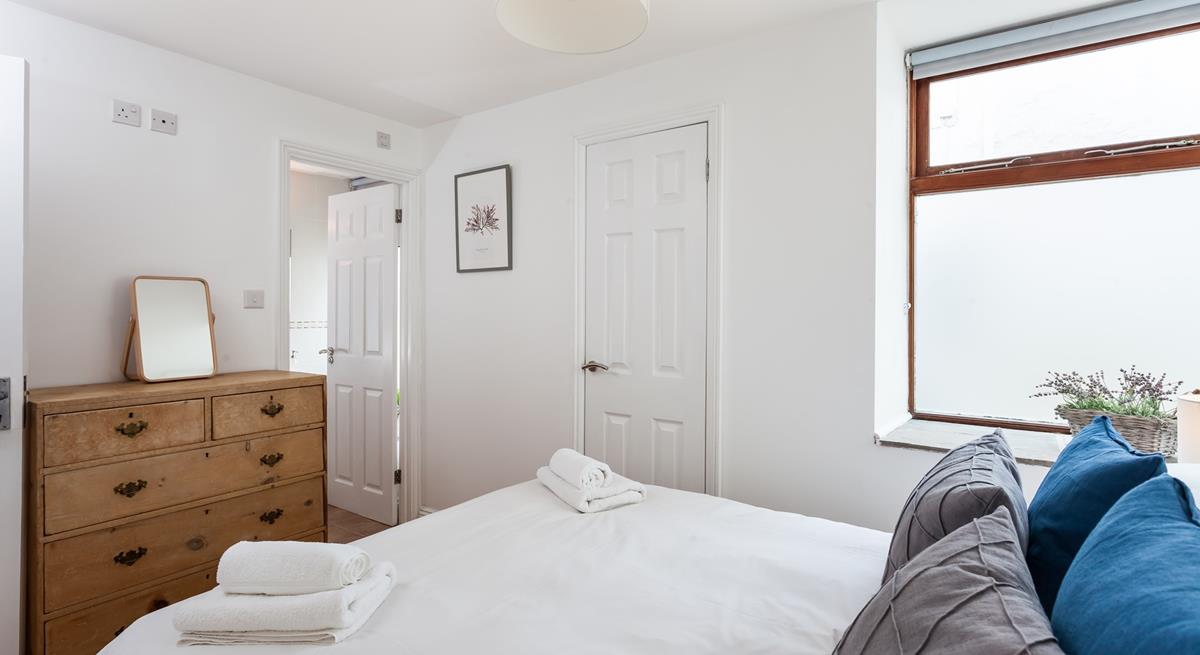 Treat yourselves to a lazy breakfast in bed in the cosy double room. 