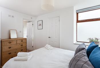 Treat yourselves to a lazy breakfast in bed in the cosy double room. 