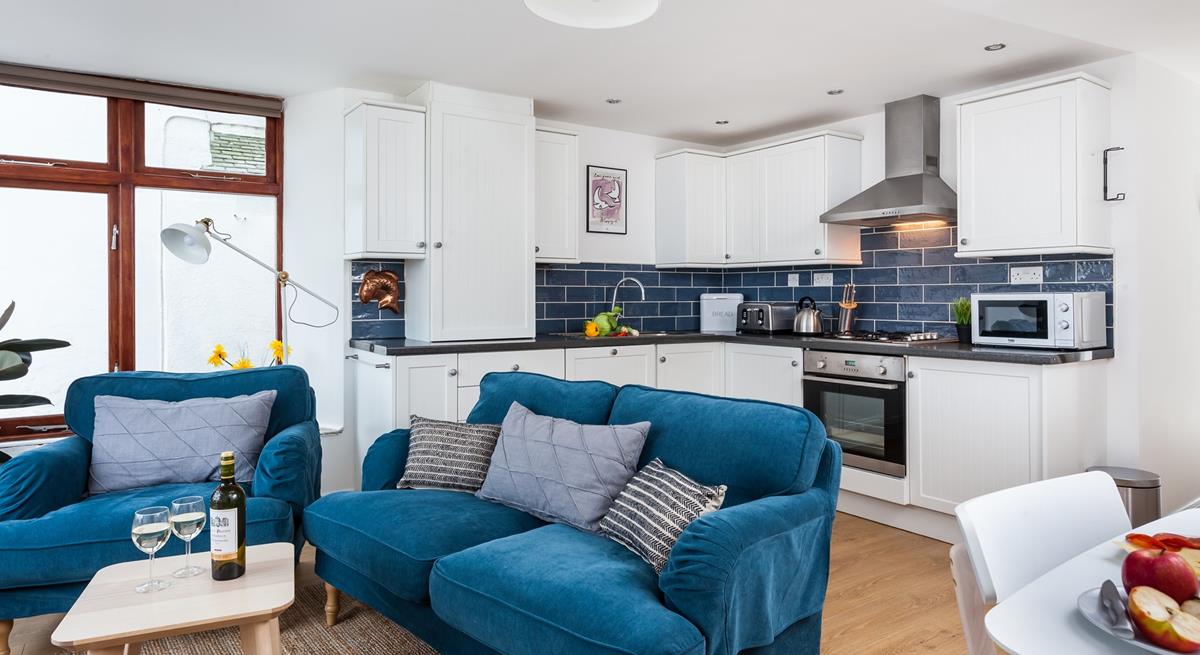 Unwind with a glass of wine or cook up a storm in the kitchen after a day of exploring St Ives' harbour, beaches, cobbled streets and boutique shops.